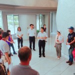 新業(yè)建設(shè)邱副總向公會的夥伴們介紹【觀峰】迎賓大廳的結(jié)構(gòu)與設(shè)計等概念，彼此分享所見所學與心得。