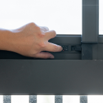 每扇窗戶，兒童安全開關是新業(yè)的標配，確保家中小孩的安全與無慮。