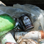 各式瓶罐、垃圾，深埋在林葉角落，帶給環(huán)境極大的負擔(dān)，透過淨(jìng)溪活動為環(huán)境盡一份微薄心力!