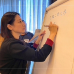 討論激勵部屬技巧，透過外在、內(nèi)在、有形、無形的方式，搭配結(jié)構(gòu)化的管理行為，不僅可鼓勵部屬向前的動力，更可凝聚團(tuán)隊(duì)團(tuán)結(jié)力。