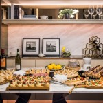 「乳酪老爹」不只介紹乳酪的製程與種類(lèi)，現(xiàn)場(chǎng)更招待品嚐各國(guó)經(jīng)典乳酪，透過(guò)酒品的襯托，帶出乳酪的不同風(fēng)味！