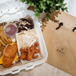 致上T2 Café特製輕食餐盒，可口扎實的墨式雞肉烤餅及濃厚的巧克力布朗尼，為集中精力的手作活動後帶來一份愜意的午茶時光。 