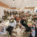 將這一年的回憶與感恩，編織成圈，同時(shí)也蘊(yùn)含著希望與愛(ài)，感謝新業(yè)家人們今年的陪伴，願(yuàn)此祝?；髅篮闷蹋洳仂缎拈g。