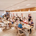 恣意揮灑藍(lán)彩，度過(guò)了一場(chǎng)知性美的周六時(shí)光，待火窯燒結(jié)後，這只青瓷，將化為獨(dú)一無(wú)二的手感工藝。