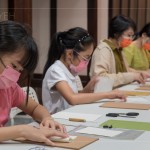 2022新業(yè)有藝市－手工書(shū)DIY於研習(xí)講堂，以工作坊形式展開(kāi)，手指觸摸紙張、體會(huì)翻閱書(shū)頁(yè)的親密感。