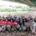 「第二屆親子淨(jìng)溪」活動(dòng)圓滿落幕，感謝住戶、粉絲的熱情參與，新業(yè)在筏子溪的常態(tài)淨(jìng)溪活動(dòng)將持續(xù)為環(huán)境、為教育「淨(jìng)一份心力」。