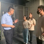 走入建築，方能實際體會建築的各項層面與豐富度。透過這場東海建築營隊的活動，新業(yè)建設楊世偉經理(左一)期許學生們找到自己樂在其中、精益求精的初衷。