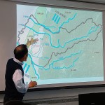 新業(yè)建設(shè)卓勝隆董事長 ，分享臺中市各區(qū)的發(fā)展與演變，讓新進(jìn)人員對此有全面的了解。