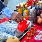 斟滿酒杯，裝滿虔誠(chéng)祈禱的心意，期許內(nèi)心的想望與希冀被上蒼聽(tīng)見(jiàn)，祈願(yuàn)工程一切平安圓滿。