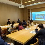 學(xué)生們齊聚宜家，建築師林宜峰介紹建築的美學(xué)、架構(gòu)設(shè)計(jì)，以及如何在符合建築原則的條件下，讓各元素一一呈現(xiàn)。