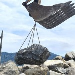 『臺東南田石』被譽為世界五大名石之一，由於質(zhì)地適中、圖案多變，加上天然的白色條紋分布於黑灰色石體，是特有的石頭種類。