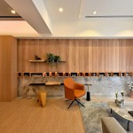 從書牆中隨手抽出書一本，沉入書海中，讓人彷彿遺世獨立、與世隔絕，神遊在一個又一個的思想國度中。