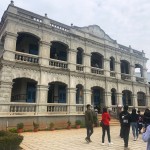 古今中外的文化在金門各自串聯(lián)，彷彿模糊彊界匯聚為獨特地景。陳景蘭洋樓，氣派建築如遊三零年代的璀璨上海！