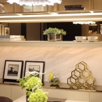 居家擺飾方面，講究精緻的生活態(tài)度，運用植栽、工藝品等裝飾，打破一成不變的生活也代言你獨特的個性、嗜好與格調(diào)。