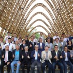 竹跡館入圍有建築界奧斯卡之稱的「WAF世界建築獎(jiǎng)」，市府團(tuán)隊(duì)合影。（記者張軒哲攝）