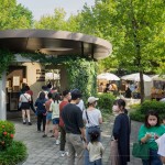 經(jīng)四年的侍書(shū)、維護(hù)與經(jīng)營(yíng)，文學(xué)館的一處書(shū)席的爬藤植物漸漸包覆，迎接首次到來(lái)的人們，而一展其優(yōu)雅的風(fēng)貌。