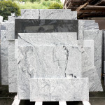 這些石材將從倉儲走進日常空間，化身為牆面、地坪或檯面的細節(jié)，為居家與建築注入自然的溫度與質(zhì)感，讓生活與土地緊密連結(jié)。