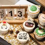 初次舉辦的DIY烘焙活動，杯子蛋糕化身成雪人、馴鹿與綠色花圈，也悄悄融入新業(yè)的溫暖陪伴，攜手共渡週末午後時光。