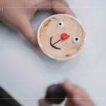 透過簡單的配件與顏色，跟著Connie老師的步驟，組裝出充滿童趣的杯子蛋糕，猜猜看最後成品是什麼呢?