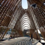 中央竹拱圈層疊出10公尺高，象徵守護臺灣的中央山脈，臺中花博於11月3日開幕。圖／竹籟文創(chuàng)